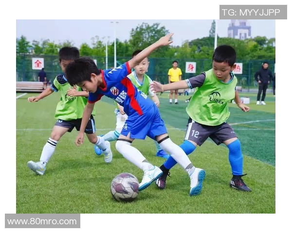 足球的魅力与激情在绿茵场上绽放的青春故事